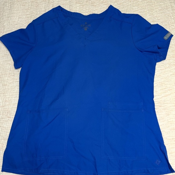 Women’s Med couture 3 Pocket scrubs top - Picture 2 of 2